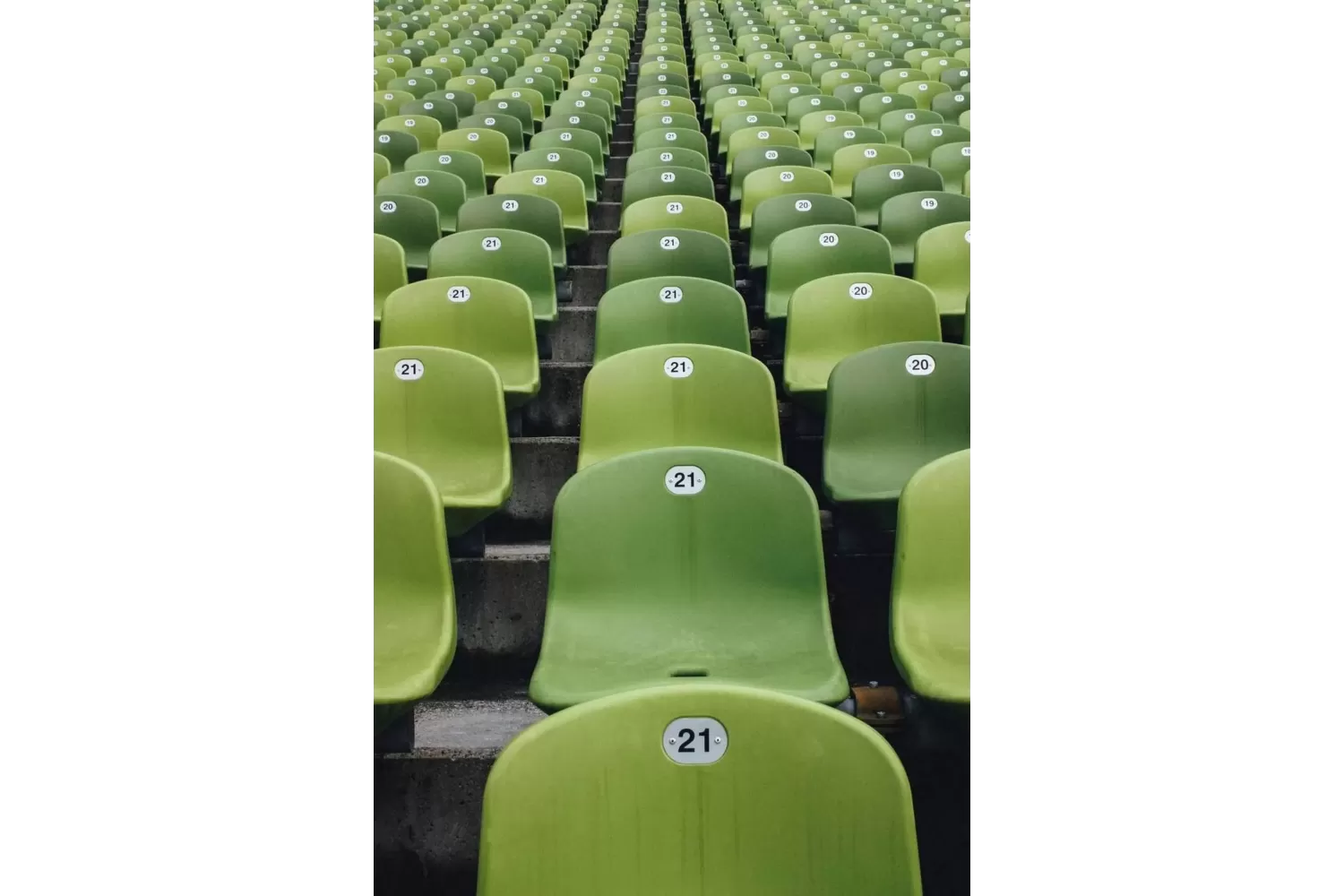 Секреты комплектации современных ФОКов: как правильно подобрать трибуны для многофункциональных залов