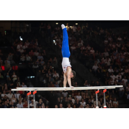 Соревновательные параллельные брусья Liverpool с жердью из натурального волокна (FIG approved)